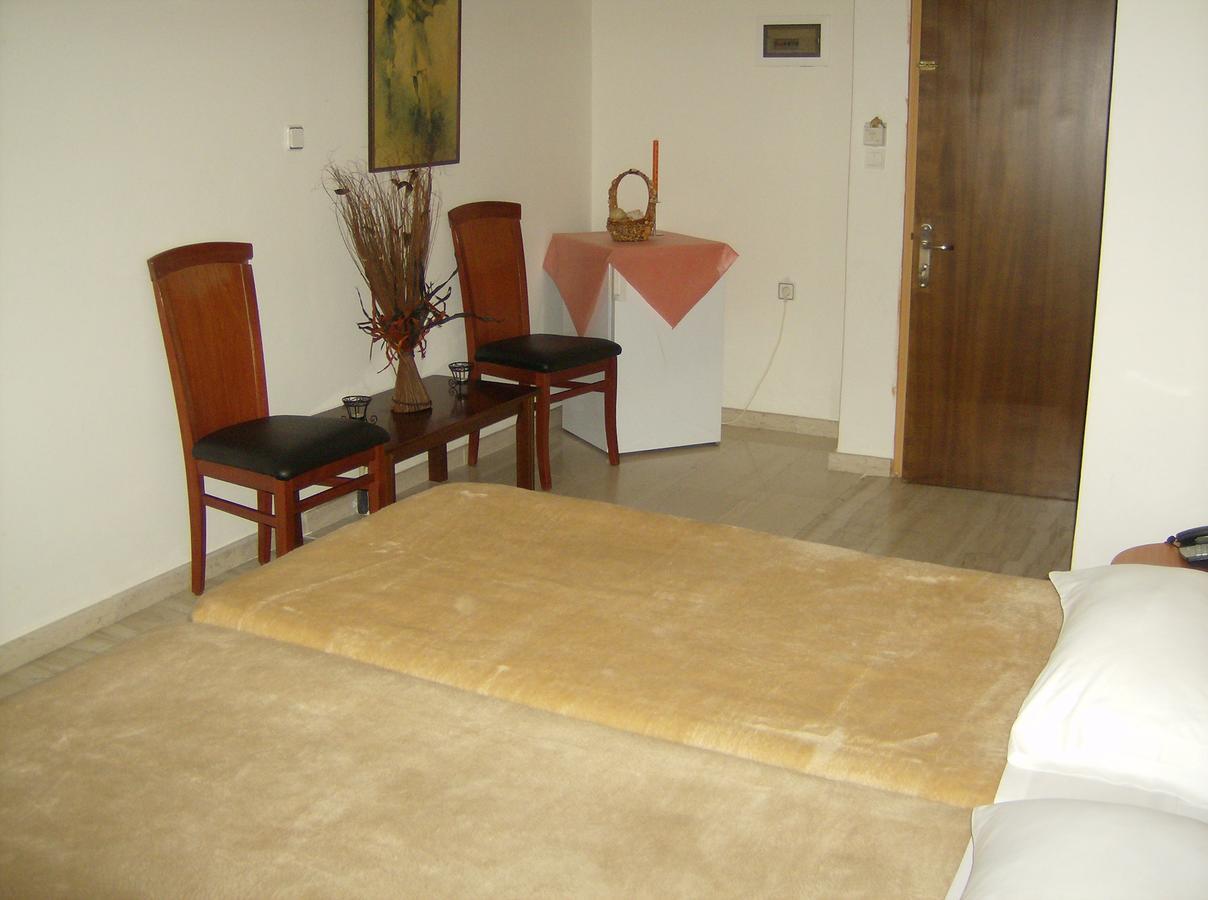 Cleopatra Hotel Kanali  Extérieur photo